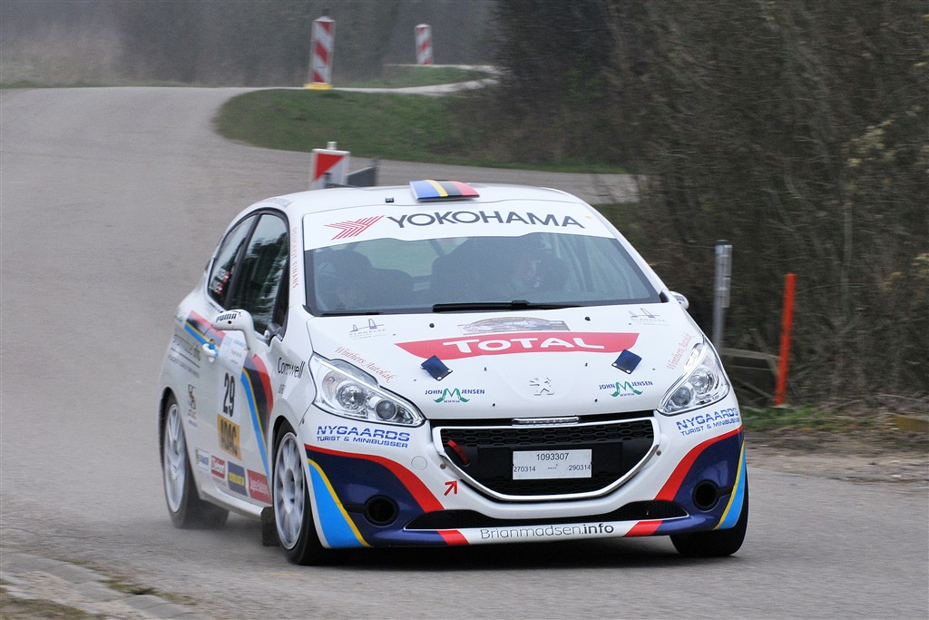 Kim Madsen og Line Lykke Jensen vil køre i et andet tempo end normalt – men de skal gennemføre og vil score point
(Foto: rally-pics.dk)
